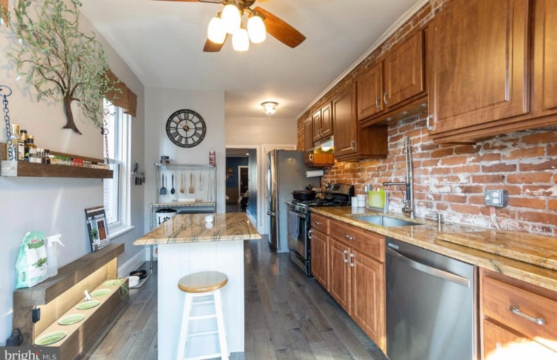 Building Photo - 1610 W 16th St