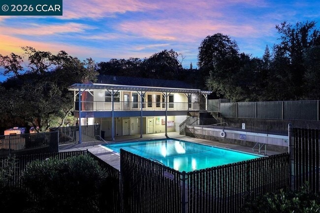 Building Photo - 438 Ridgeview Dr