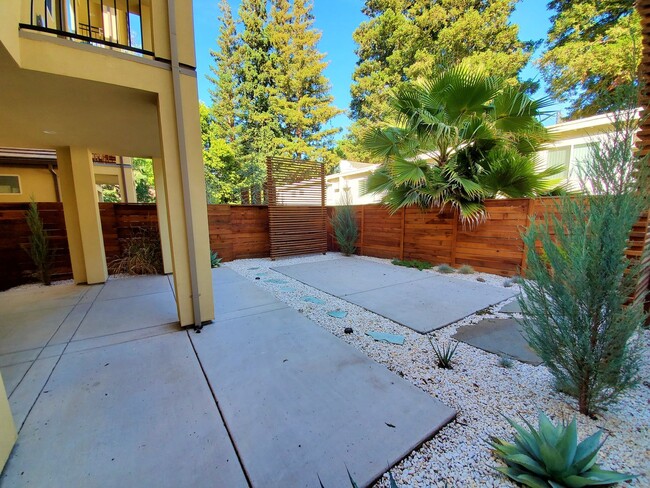 Building Photo - Contemporary Greenhaven Home with Private Backyard & Smart Features