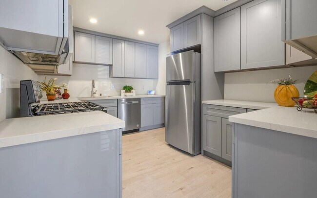 Building Photo - 2359 Oakwood Dr