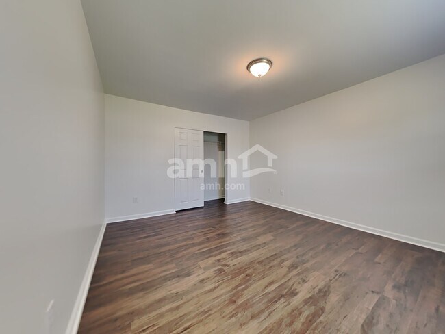 Building Photo - 6 Briarcliff Way