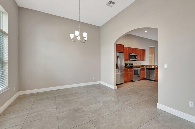 Building Photo - 348 SW Millard Dr