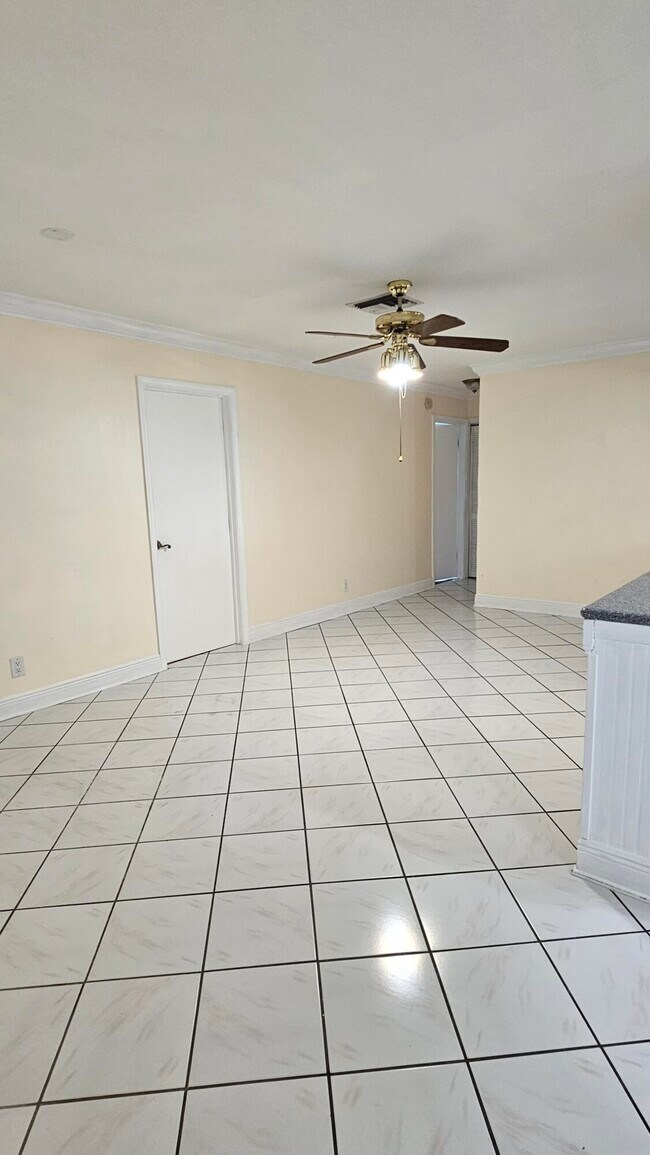 Building Photo - 12157 Sycamore Ln