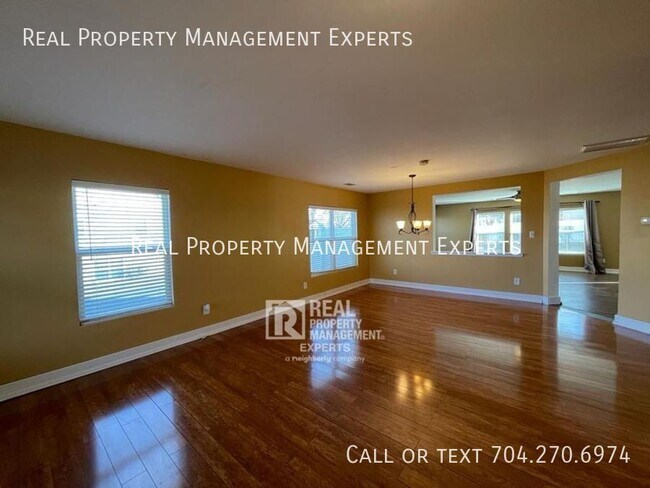 Building Photo - 15750 Normans Landing Dr