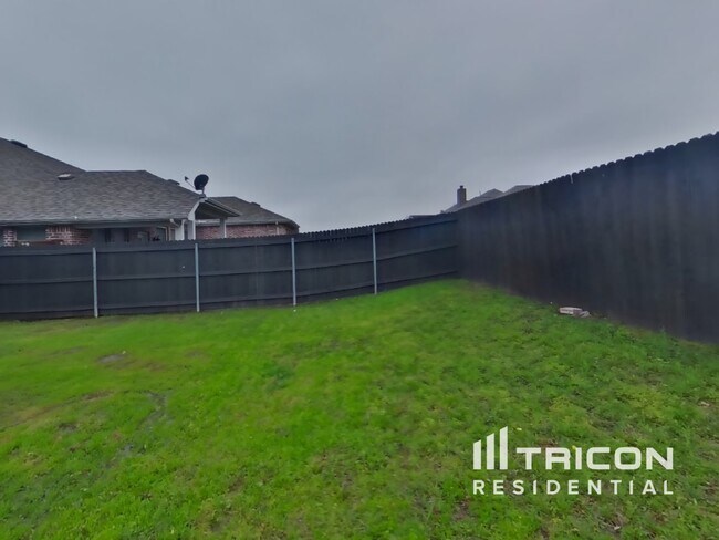 Building Photo - 1620 Village Creek Dr