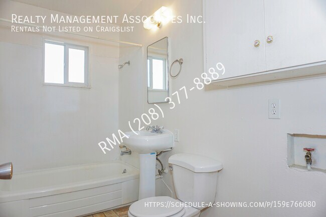 Building Photo - 2 Bedroom Duplex Between 32nd & 33rd St in...