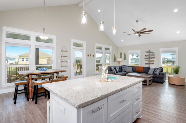 Building Photo - 943 Gulf Shores Dr