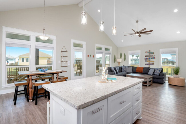 Building Photo - 947 Gulf Shores Dr
