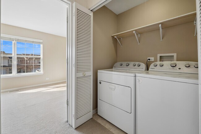 Building Photo - 2326 Sunshine Ln