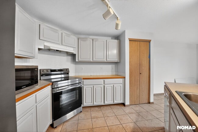 Building Photo - Charming 3BR Townhome in Lacey