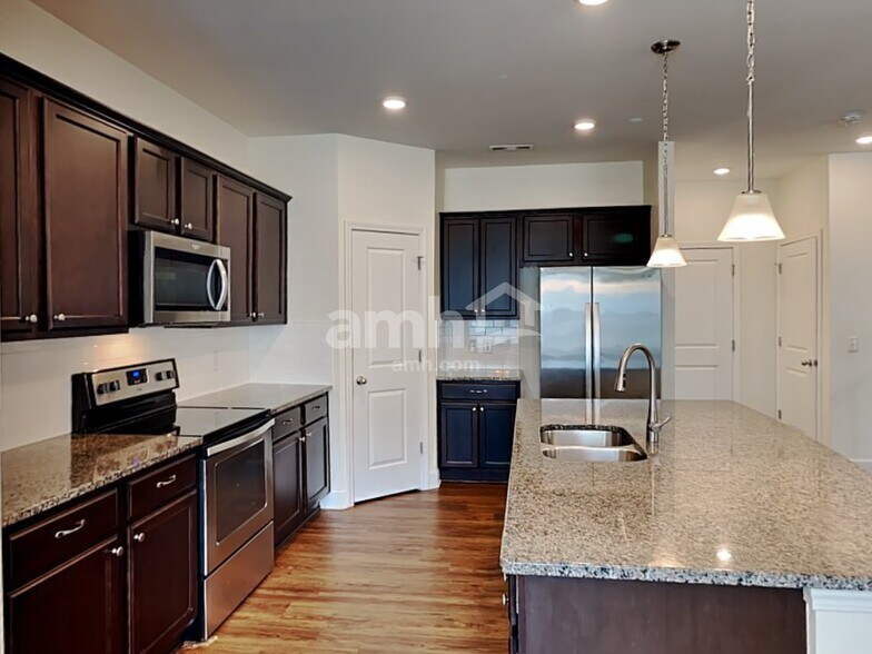 Building Photo - 5071 Trailwater Dr