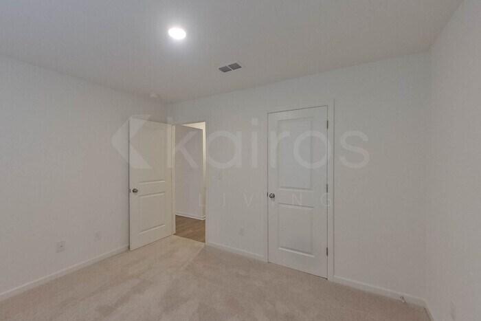 Building Photo - 113 Flat Rock Ml Trl