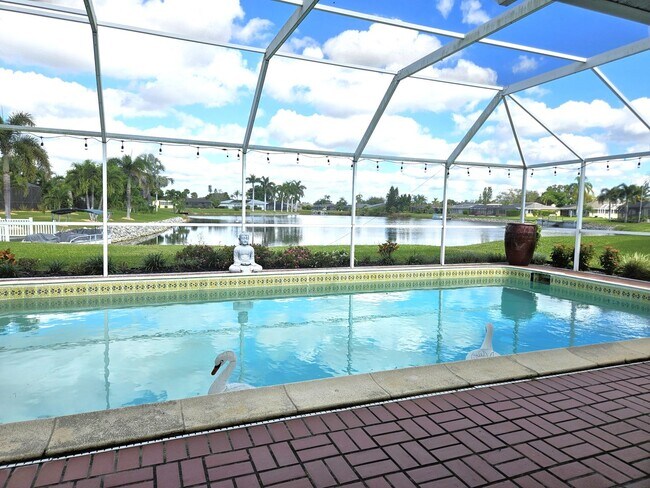 Building Photo - Annual Rental or 6+ month option - FURNISHED HEATED POOL HOME. Gorgeous 3 Bedroom, 3 Bath, 2 Car ...