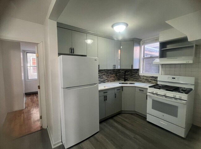 Building Photo - 417 19th St