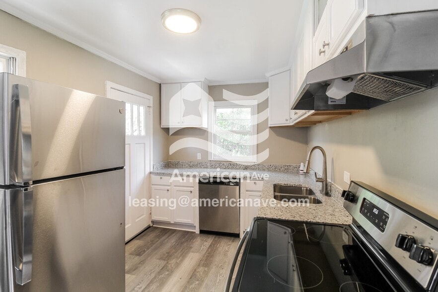 Building Photo - 986 Ponce De Leon Cir N