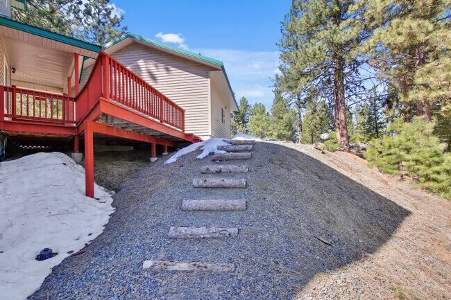 Building Photo - 1496 Pine Ridge Dr