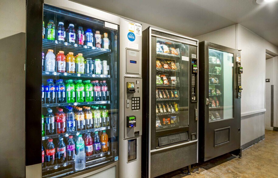 Building Photo - Furnished Studio-Charleston - Ashley Phosphate Rd.