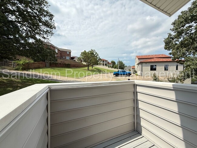 Building Photo - For Lease | South Tulsa - Townhouse | $150...