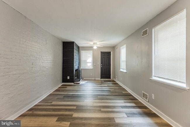 Building Photo - 428 Dickinson St