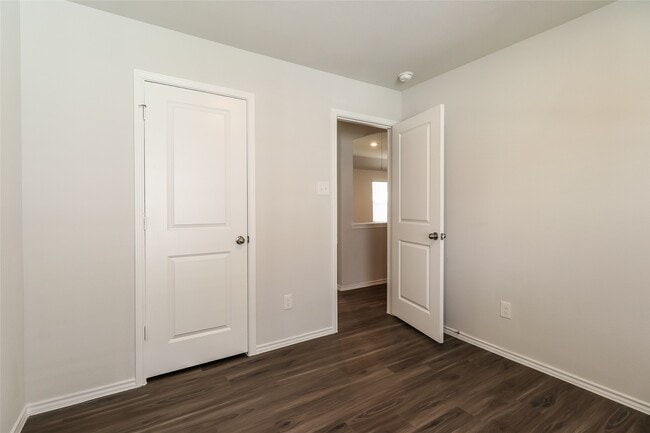 Building Photo - 2525 Grayling Dr