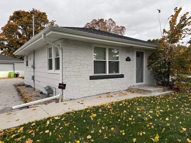 Building Photo - 4045 N 127th St