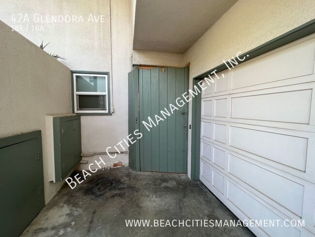 Building Photo - Amazing 1 Bedroom 1 Bath Triplex steps fro...