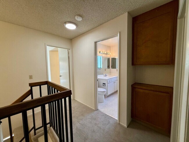Building Photo - SPACIOUS 3 BED  2.5 BATH END UNIT TOWNHOME IN SAN MARIN VALLEY