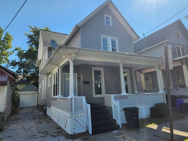 Primary Photo - 905 Walnut St