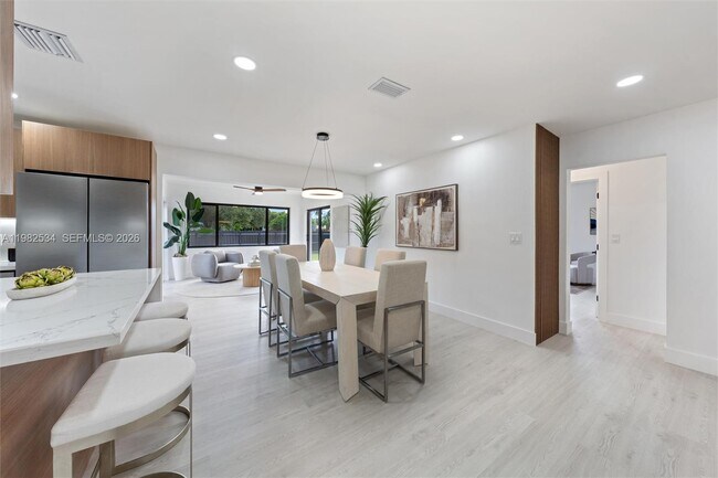 Building Photo - 1305 N 31st Rd