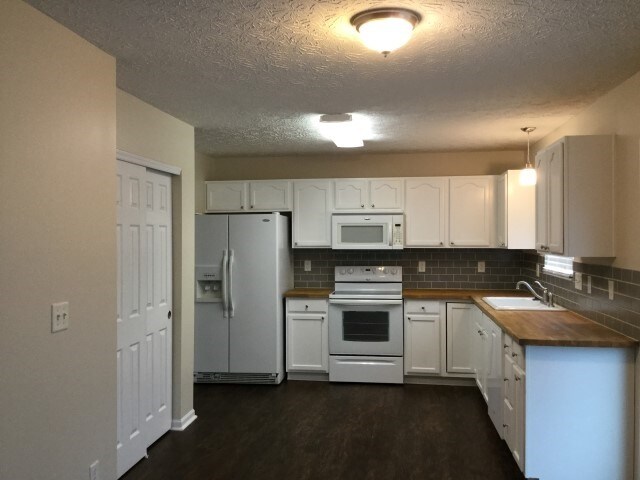 Building Photo - 105 Paddock Ln