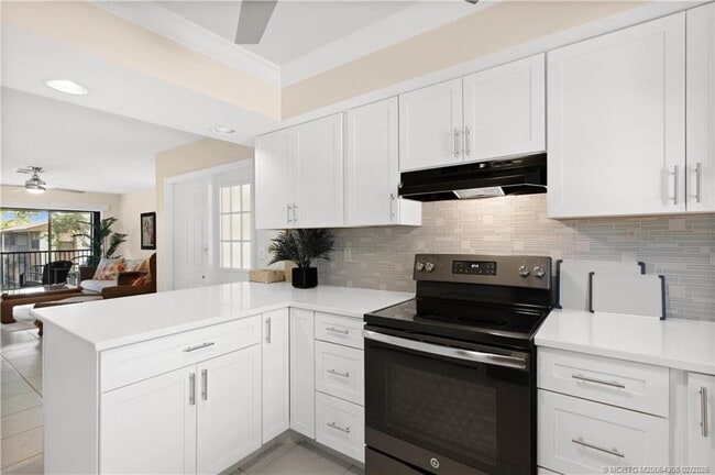 Building Photo - 4885 SE Capstan Ave