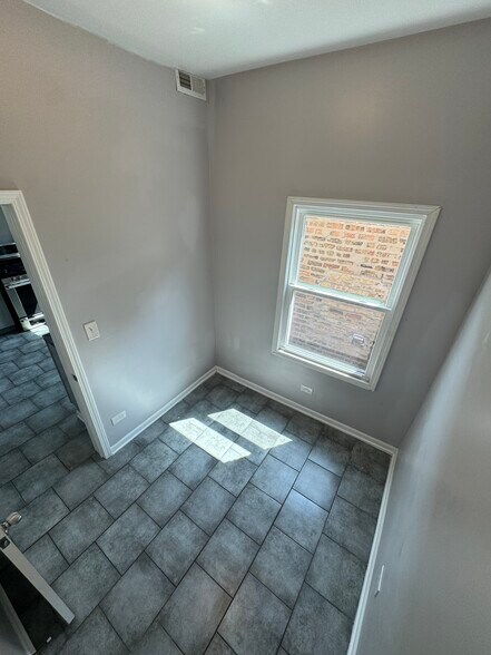 Building Photo - 2152 W 19th St