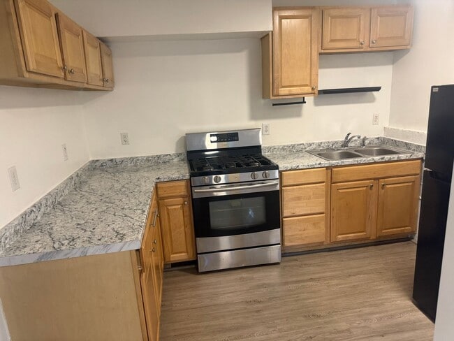 Building Photo - Perez- Sandalwood