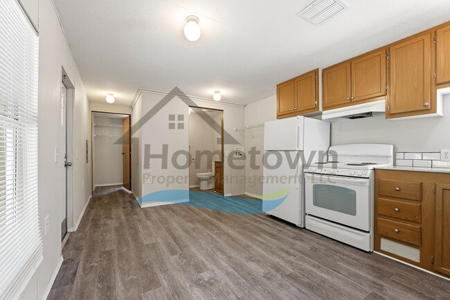 Building Photo - 2 Bedroom 1 Bath Home with Off Street Parking Available in Sagle!