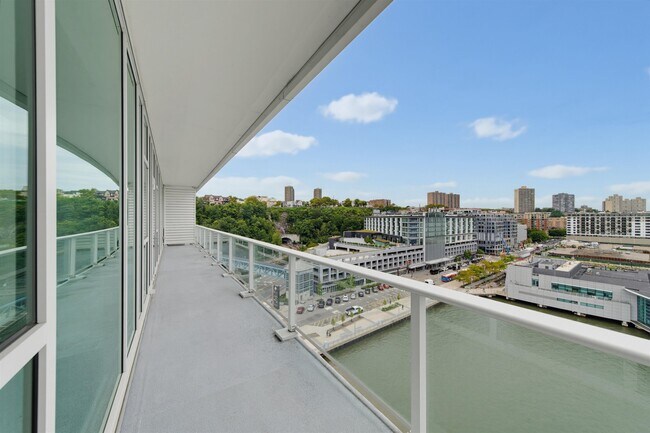 Building Photo - 800 Ave at Port Imperial