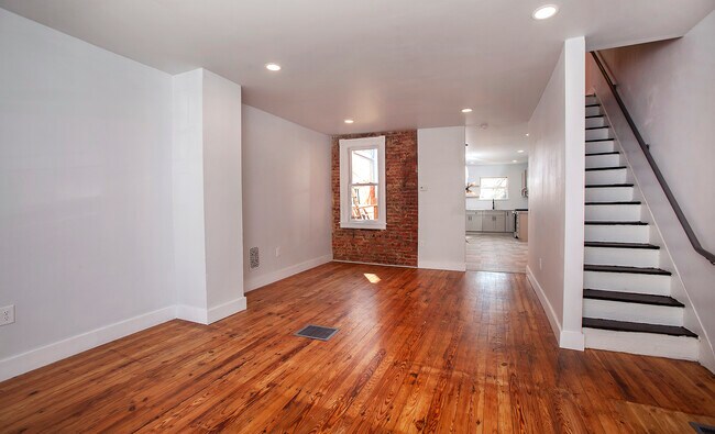 Primary Photo - 333 S Ann St