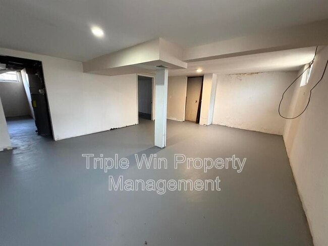 Building Photo - 8333 Whitewater Dr