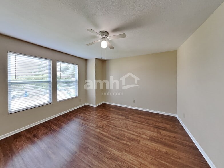 Building Photo - 8465 Wanda Lake Dr