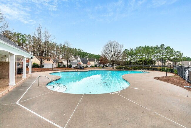 Building Photo - 241 Village Square Dr