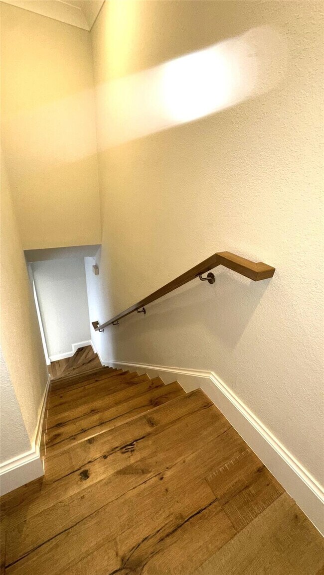 Building Photo - 1917 NE 3rd St