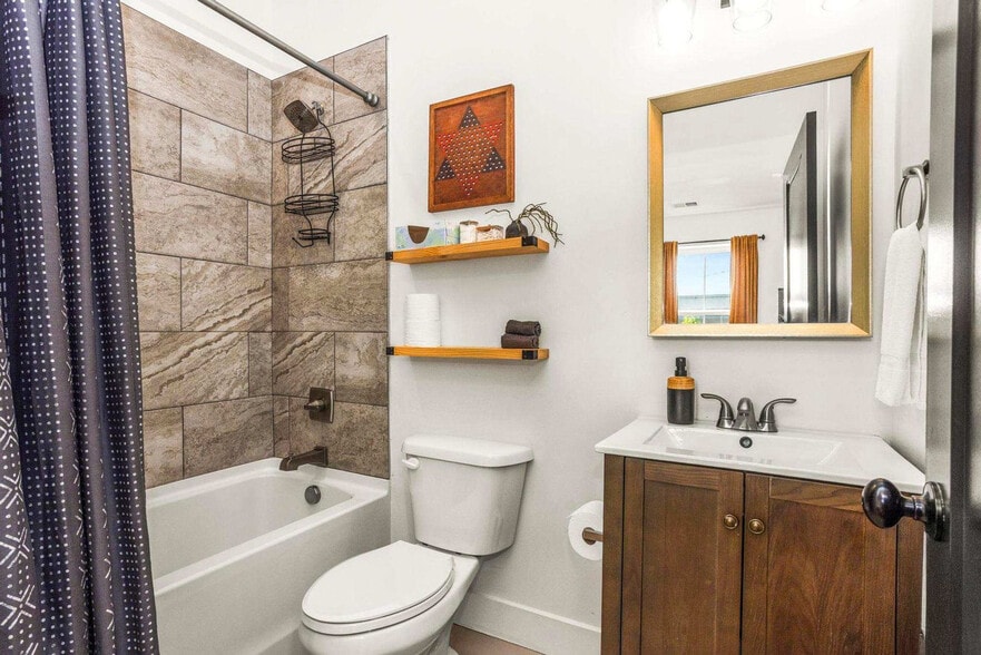 Building Photo - 4908I Delaware Ave