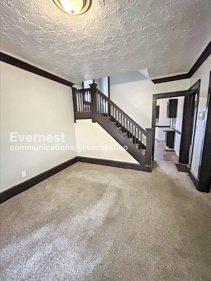 Building Photo - 10911 Hathaway Ave