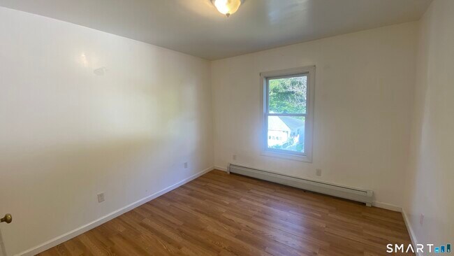 Building Photo - 327 Riverside Ave