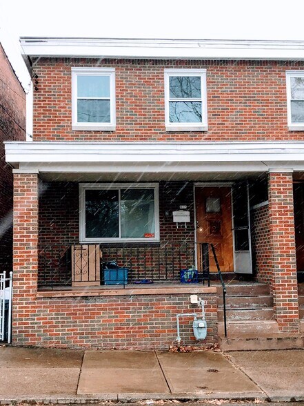 Exterior - 916 Portland St