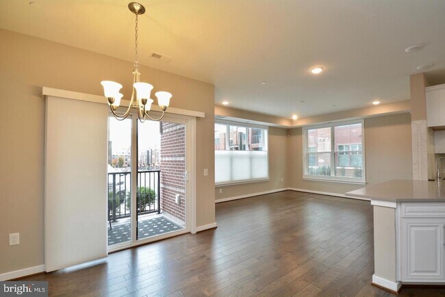 Building Photo - 3989 Norton Pl