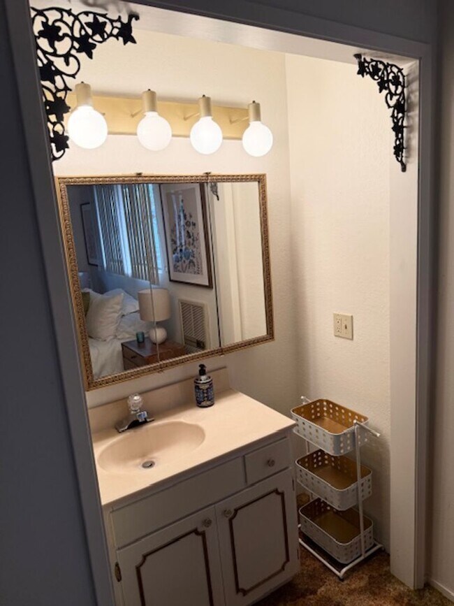 Building Photo - Cozy 3BD/2BA Single-Family in Copperopolis...