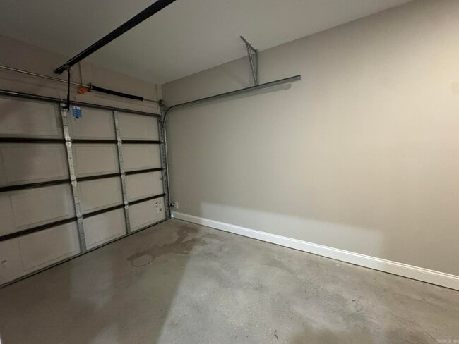 Building Photo - 221 N Elm St