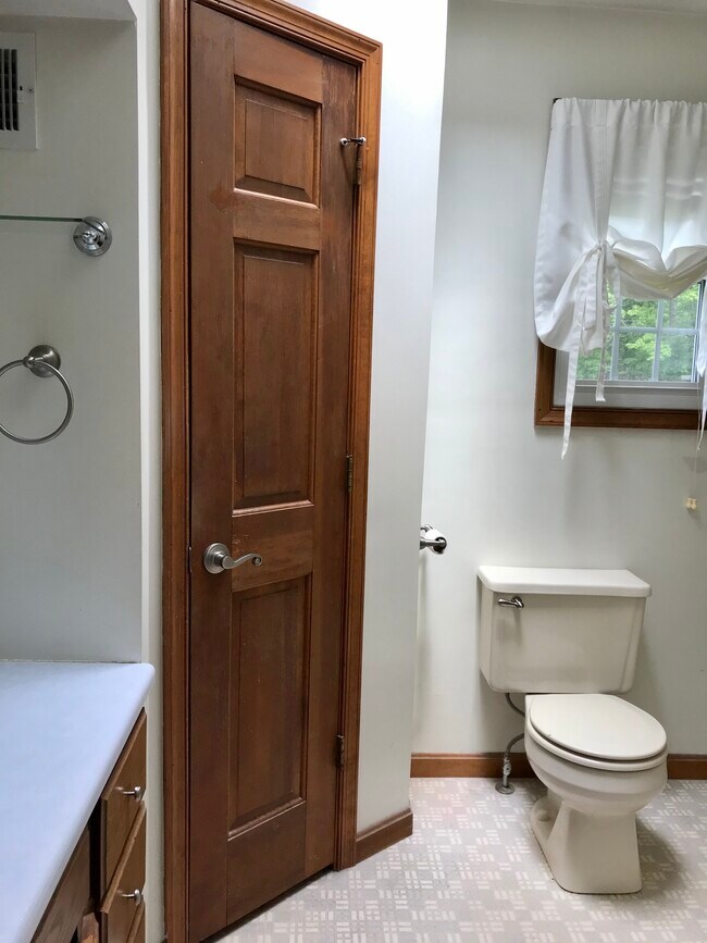 Second floor full bath - 45 Pinewood Circle