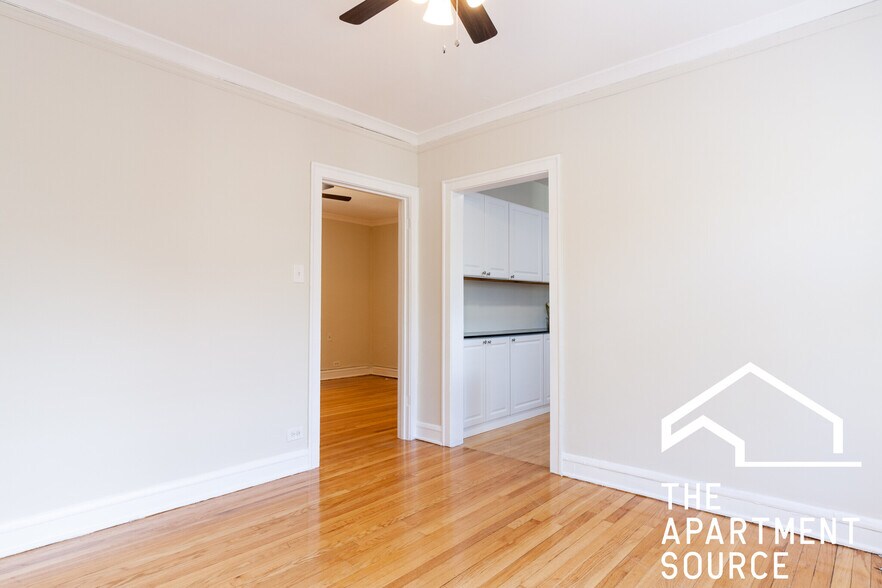 Building Photo - 4218 N Clark St