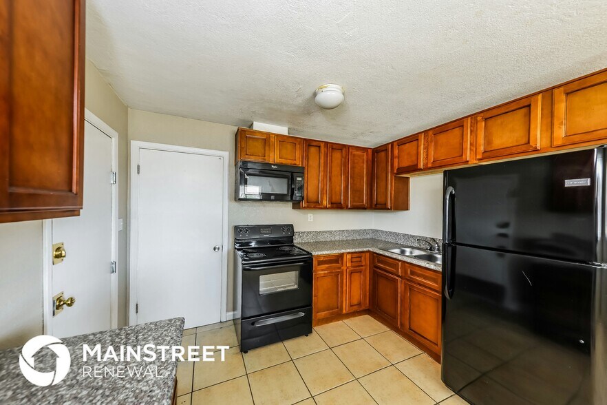Building Photo - 2753 W Lawrence Ln